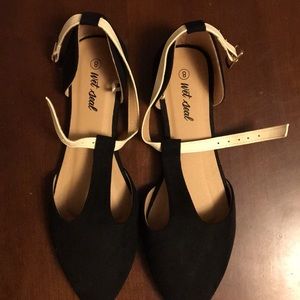 Size 8 Black & Tan Flats
